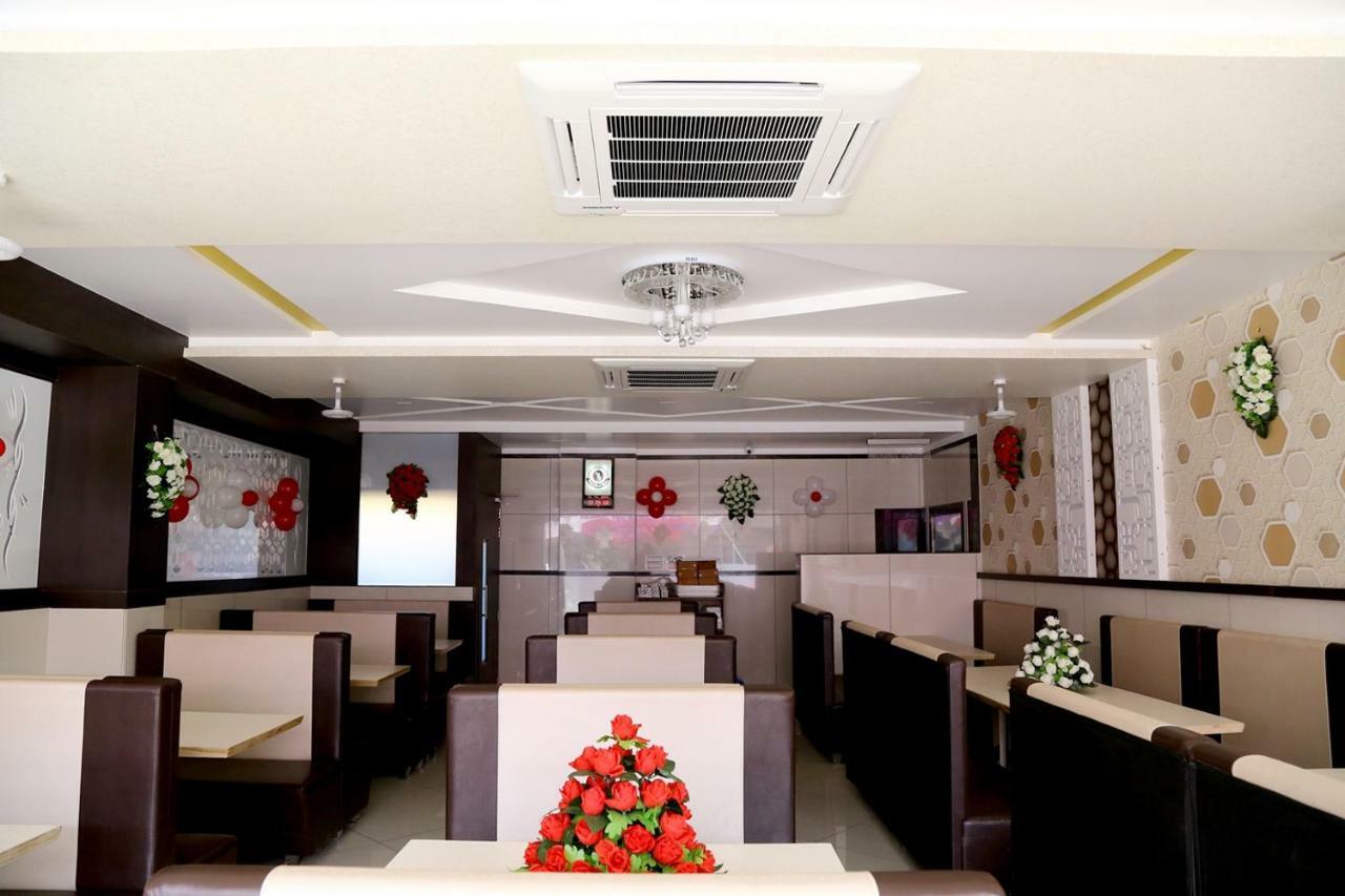 Hotel Shahi Darbar Navsari Екстер'єр фото